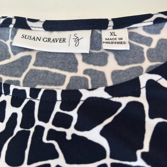 NWOT Susan Graver Navy and White Liquid Knit Top - Picture 5 of 6